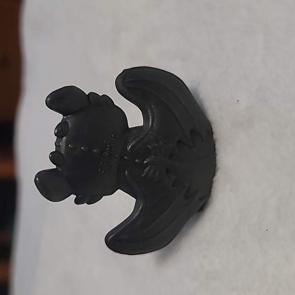 DreamWorks Dragons Mystery Dragon,flat mini-figurine fury toy w/o comp. (Black) - Picture 6 of 7